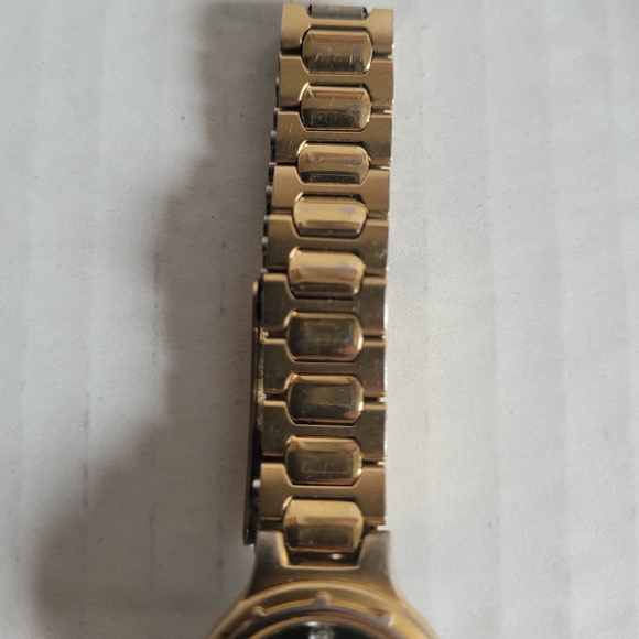 Bill Blass Stone Accent Quartz Ladies Watch With New Battery (001-6L32) - Picture 5 of 10